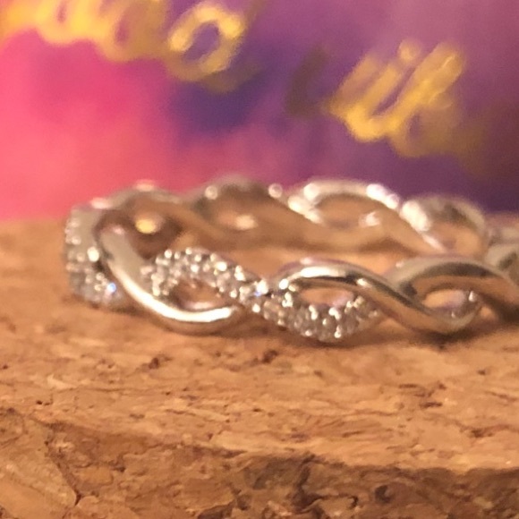 The Vines, Treat Yourself!! White Gold Simplicity - Picture 3 of 8